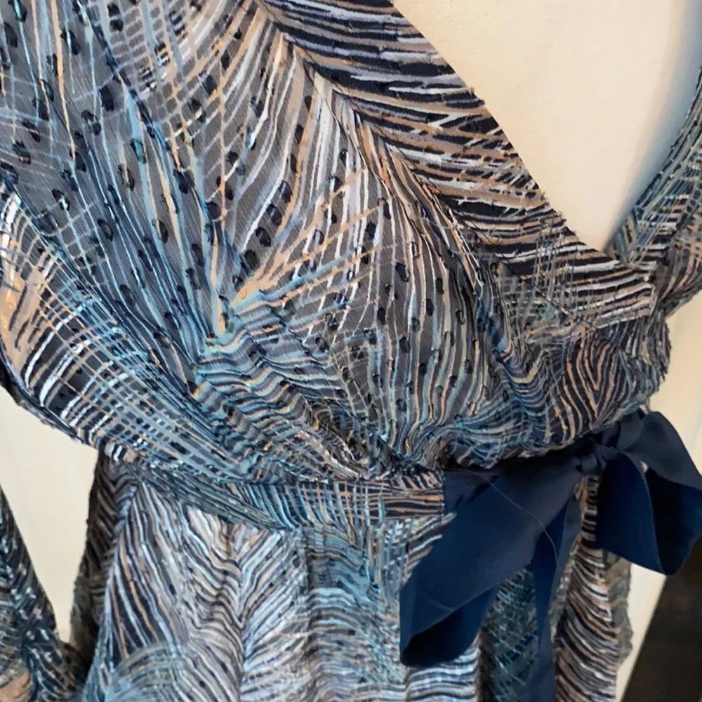 BCBG MAXAZRIA Feather Print Silk Blouse w/Ribbon - Picture 1 of 8